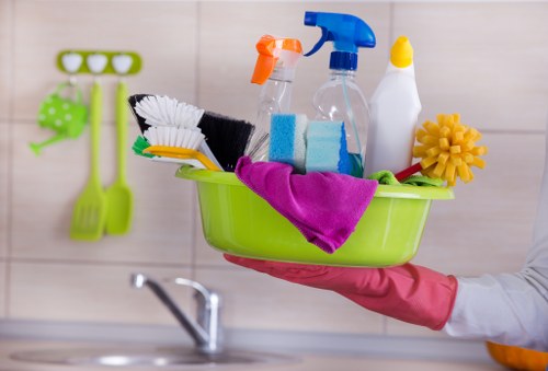 Deep cleaning service for a SE16 apartment kitchen