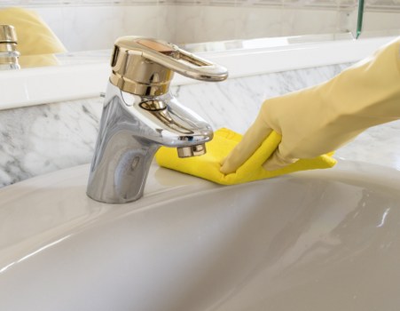 Local SE16 cleaning team preparing a recurring clean for a property